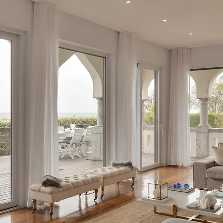 Seafront Manor *