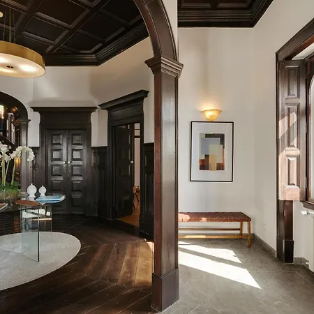 Seafront Manor *
